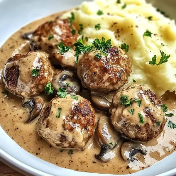 Hackbällchen in Champignon-Rahmsoße
