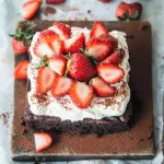 Brownie mit Mascarpone und Erdbeeren
