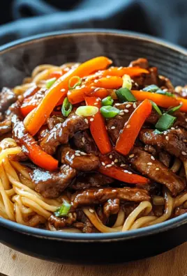 Reisnudeln mit Rindfleisch, Sojasauce und Gemüse